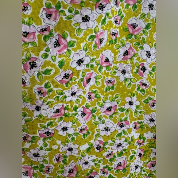 💐 NWOT! Cupcakes & Cashmere Shimmer Floral Blouse - Picture 5 of 8